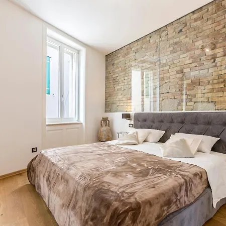 Apartment Queen *